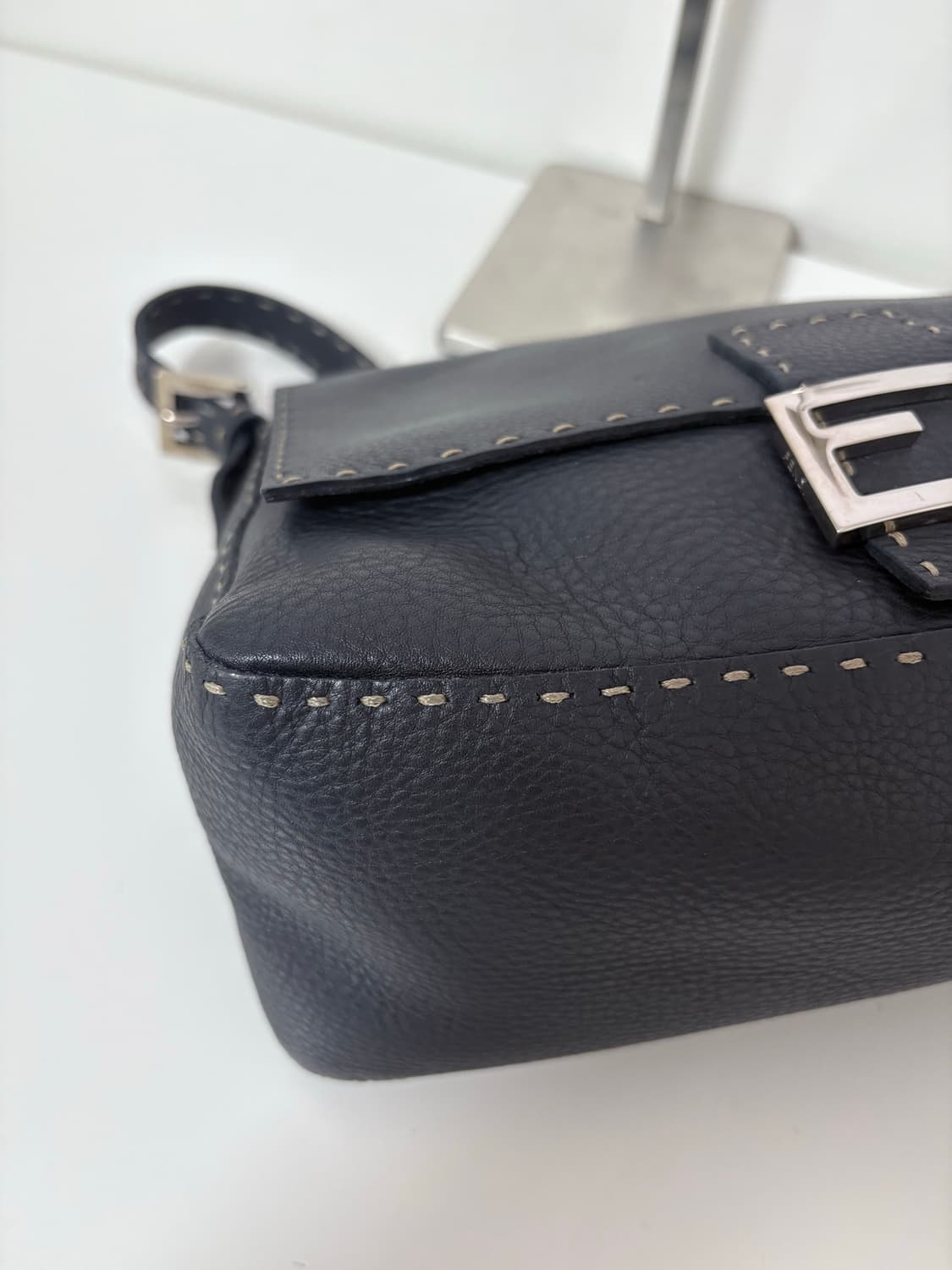 펜디 셀러리아 레더 맘마 바게트백 상품이미지5