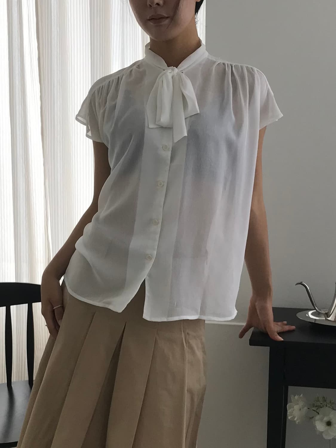 Ribbon tie sheer blouse 상품이미지1