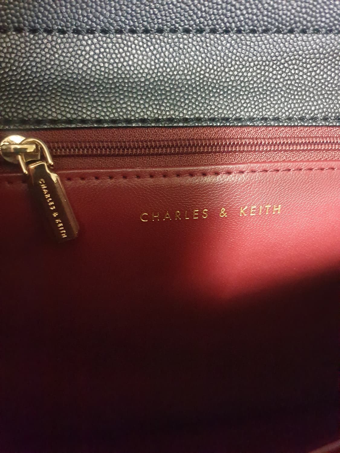 찰스앤키스 링버튼 레더 도트백 블랙 상품이미지5