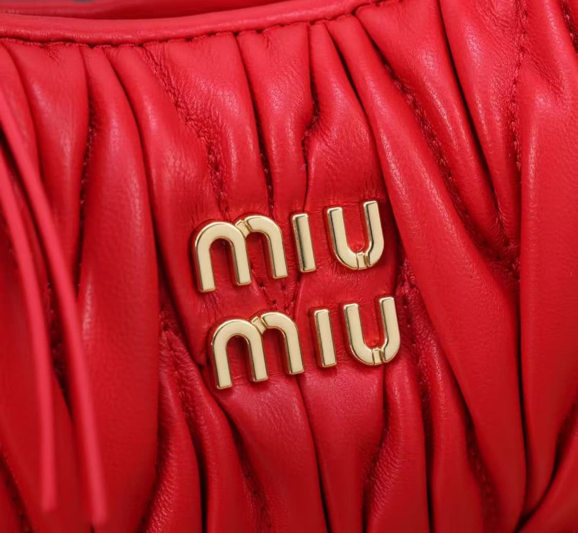 미우 미우 완더 마테라쎄 나파 가죽 호보 미니백 레드 상품이미지8