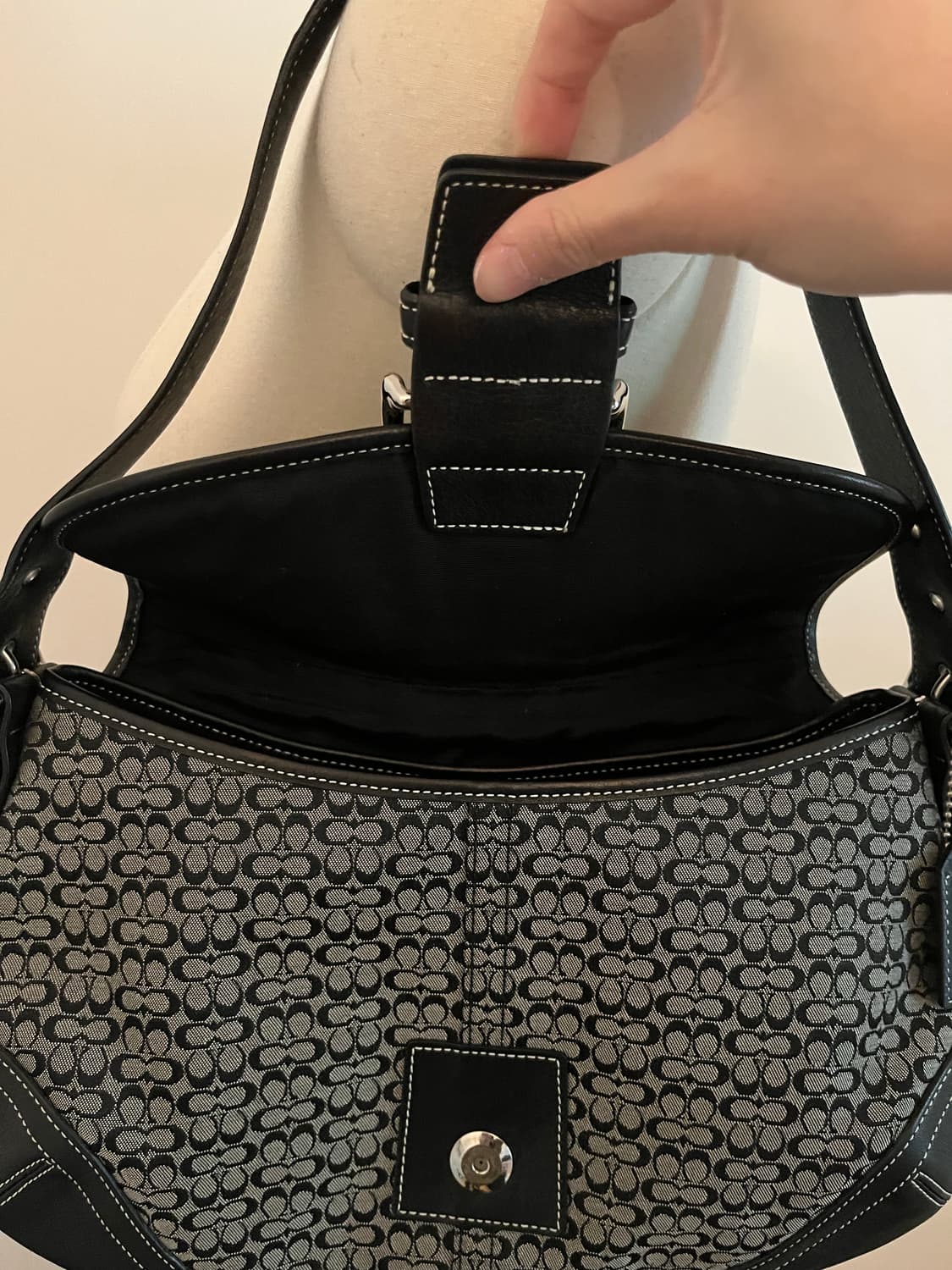 Coach Black Basic Shoulder Bag 상품이미지7