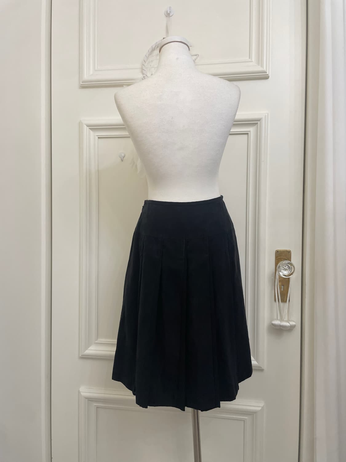 black pleats suade midi skirt(size-38) 상품이미지3