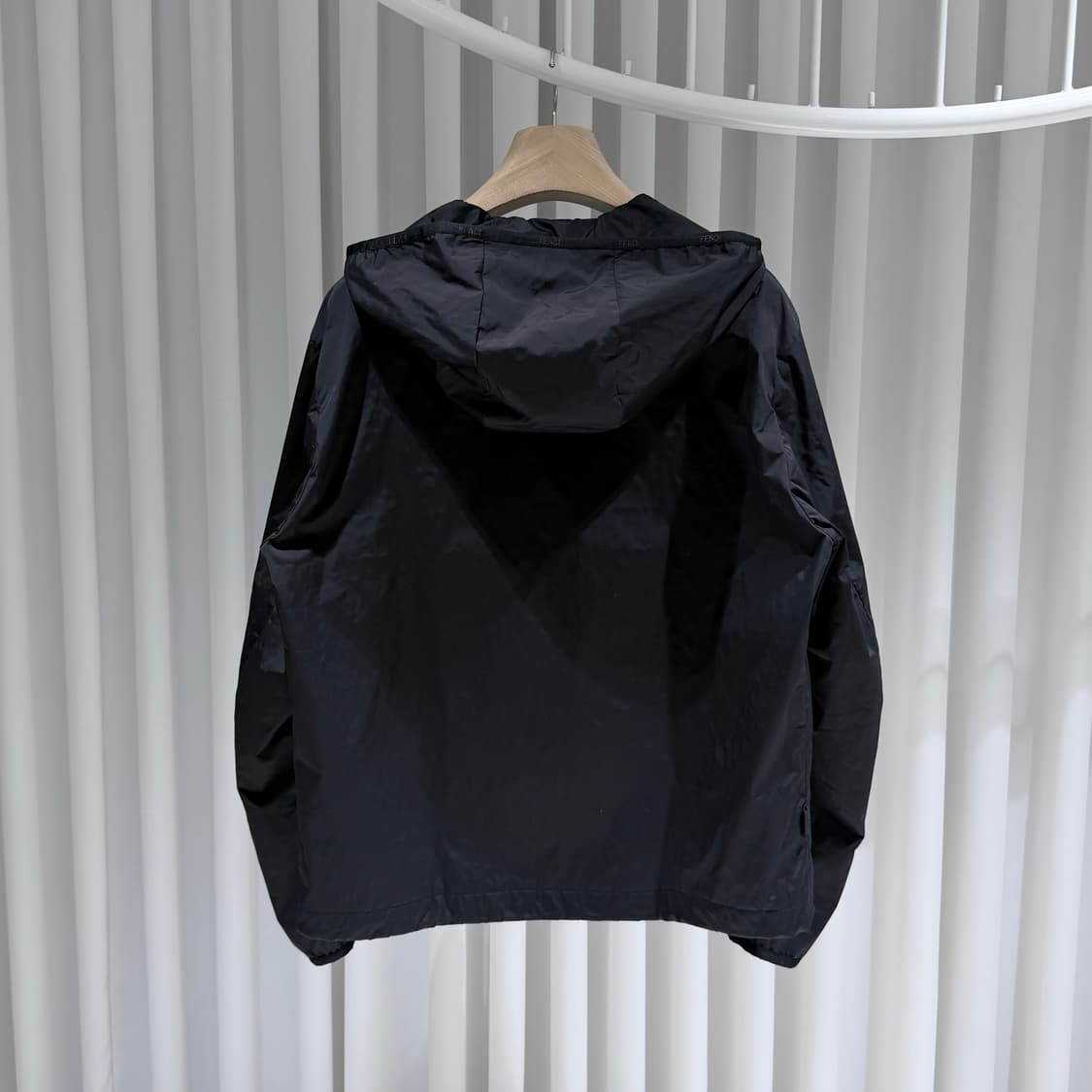 (A+/48) / 펜디 로고 바람막이 블랙 상품이미지4