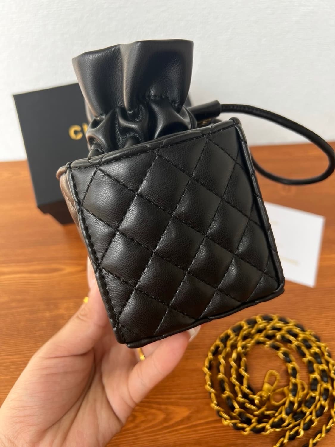 샤넬VIP 미니버킷  복조리 크로스 체인백 블랙 상품이미지5
