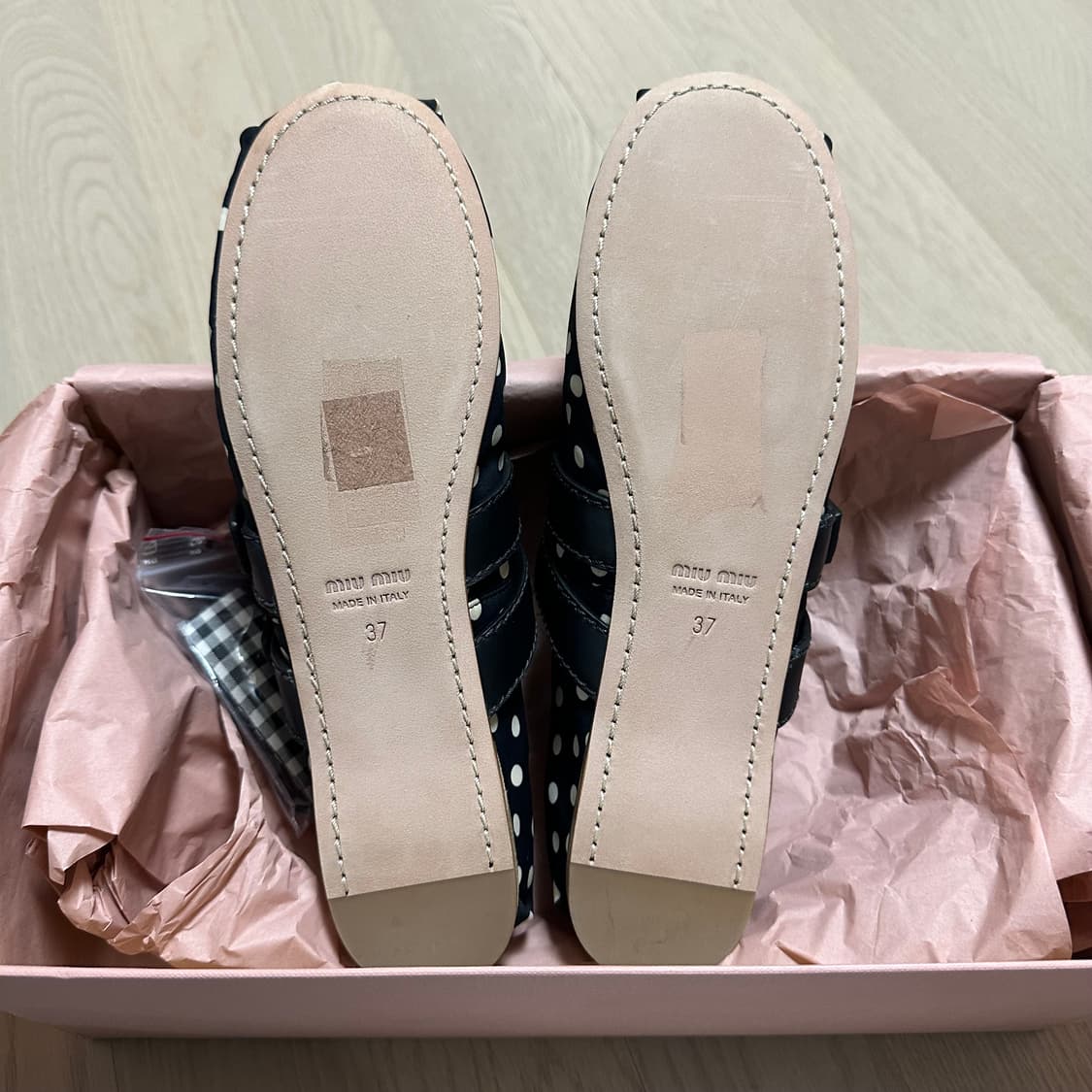 미우미우 발레리나 플랫 블랙 도트 37사이즈 / 새상품  상품이미지4