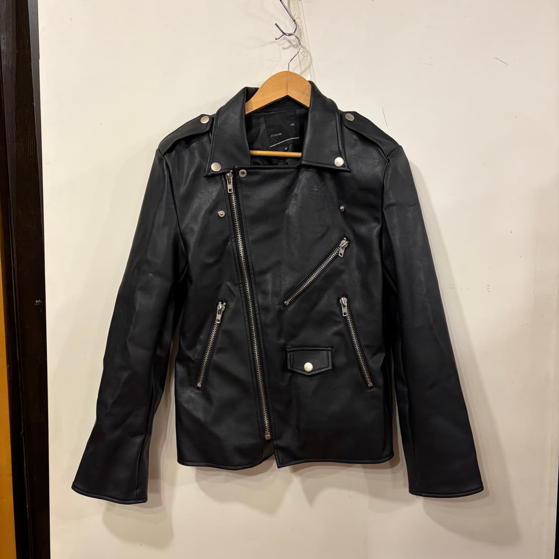 라드뮤지션 에코레더 사선자켓 상품이미지1