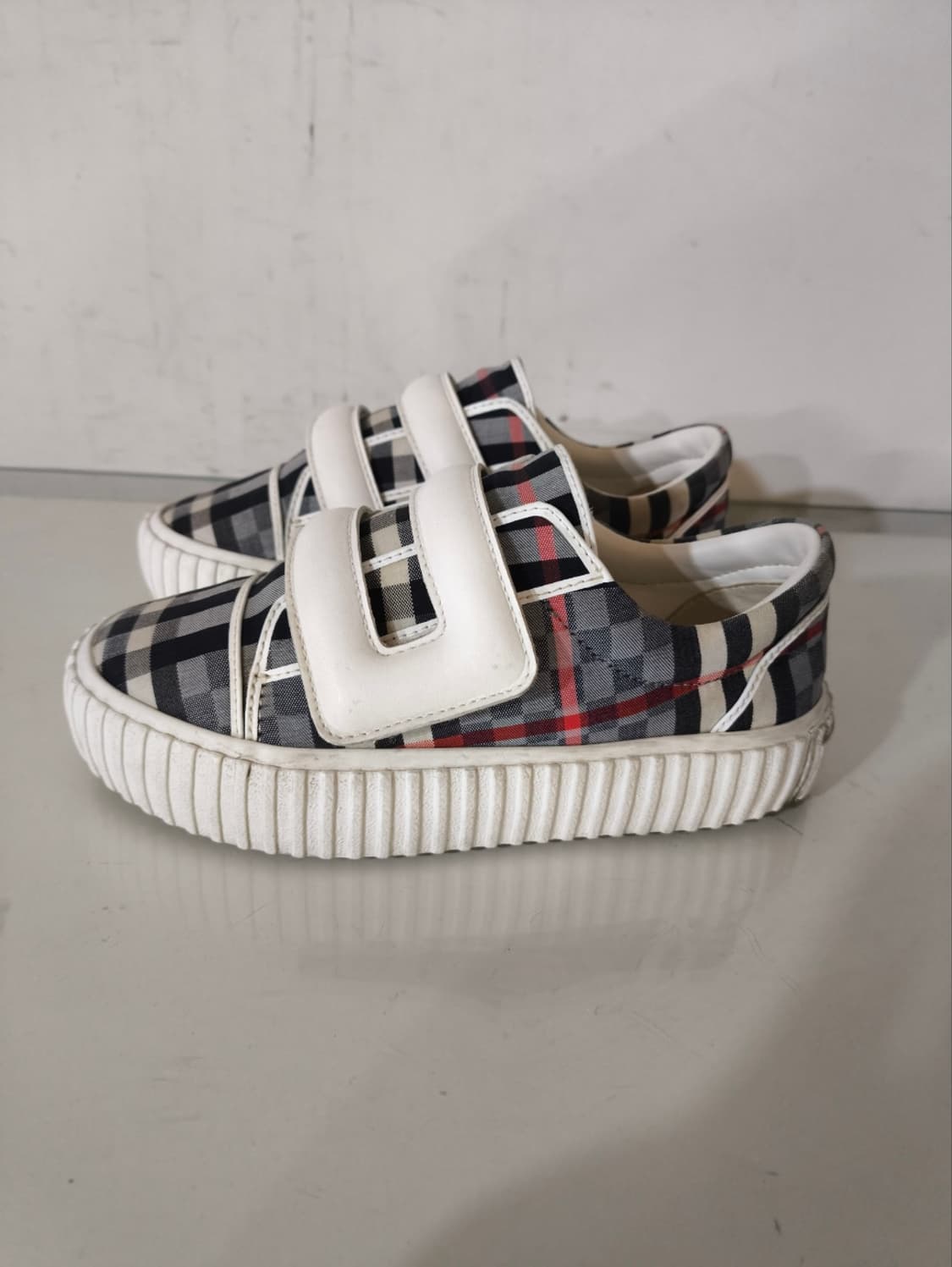 29 버버리 밸크로 스니커즈 상품이미지1