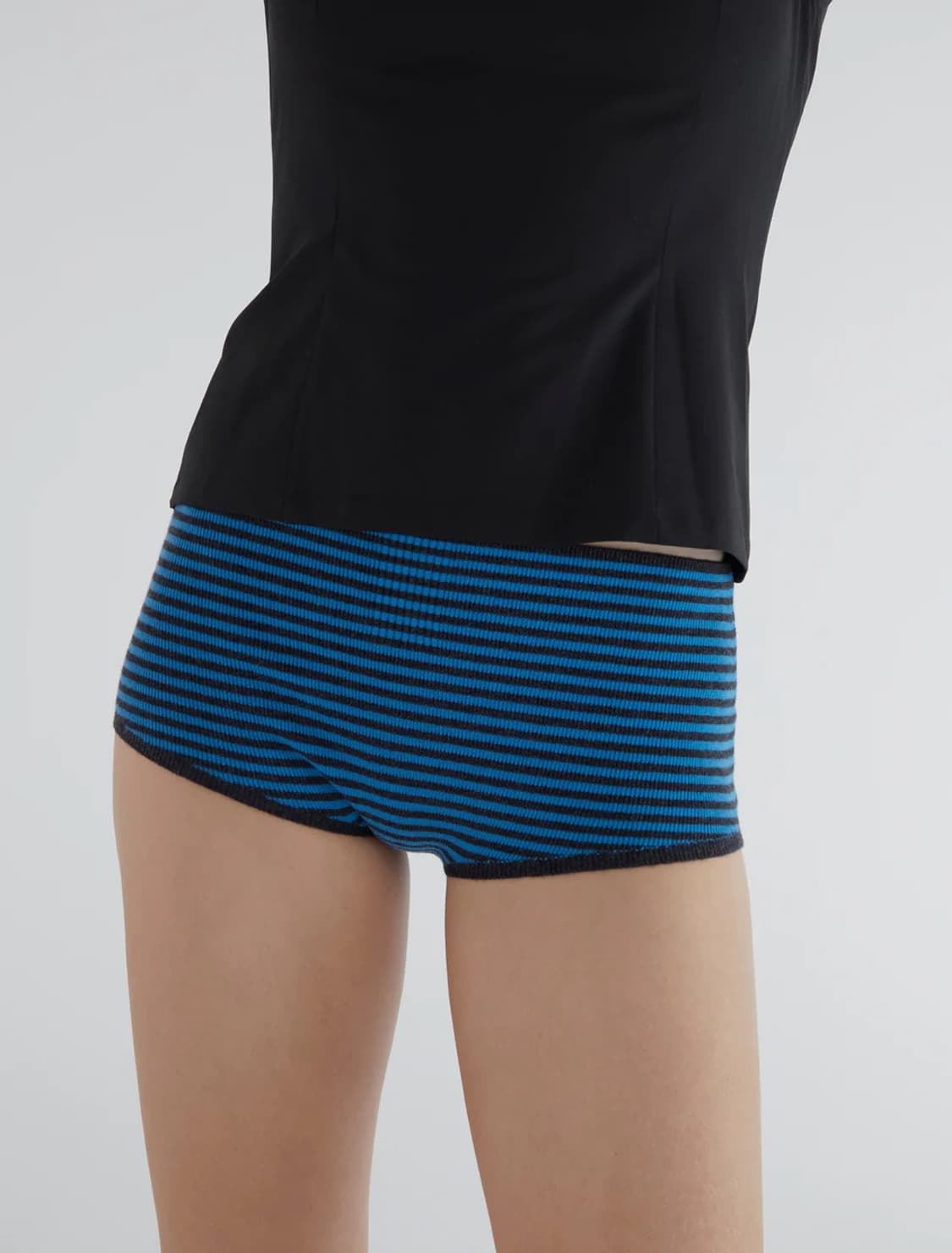 [XS,S,M]팔로마울 Smoke 스트라이프 니트 쇼츠 상품이미지1