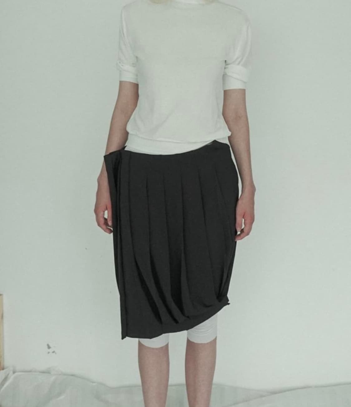 애옹쓰 핀치드 플리츠 스커트 상품이미지2