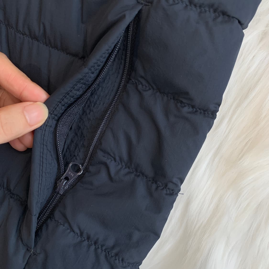 유니클로 남성 덕다운 경량 패딩 1832 상품이미지5