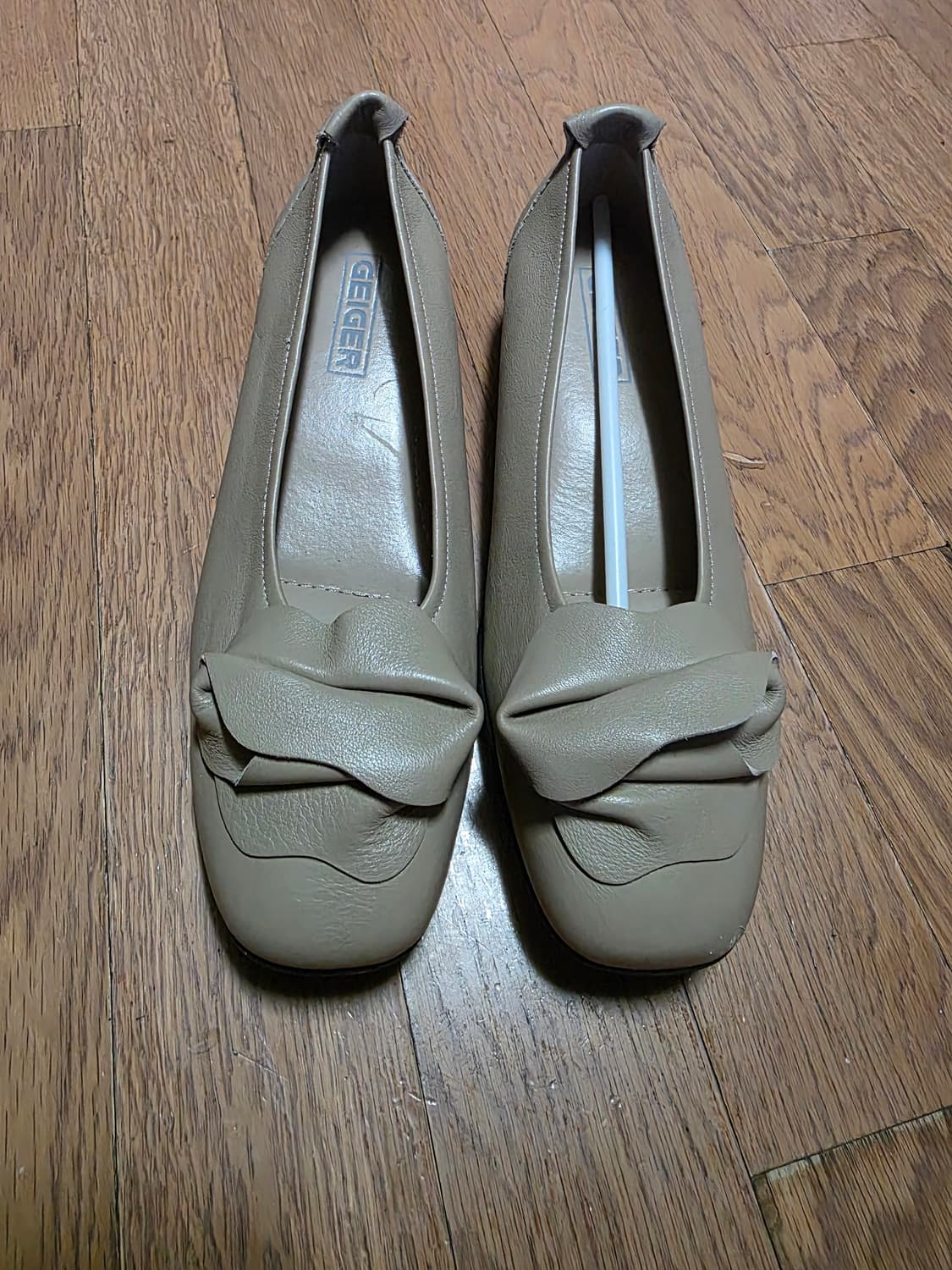 가이거 여성 가죽 단화 상품이미지1