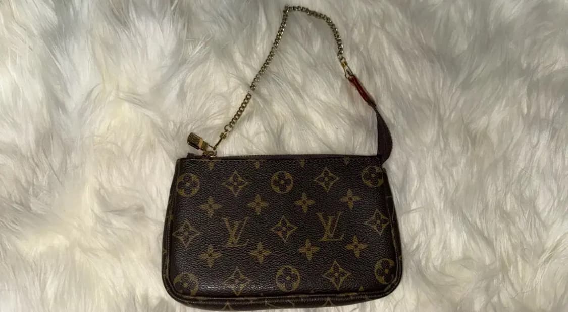 루이비통 악세수아 미니 모노그램 파우치 상품이미지2