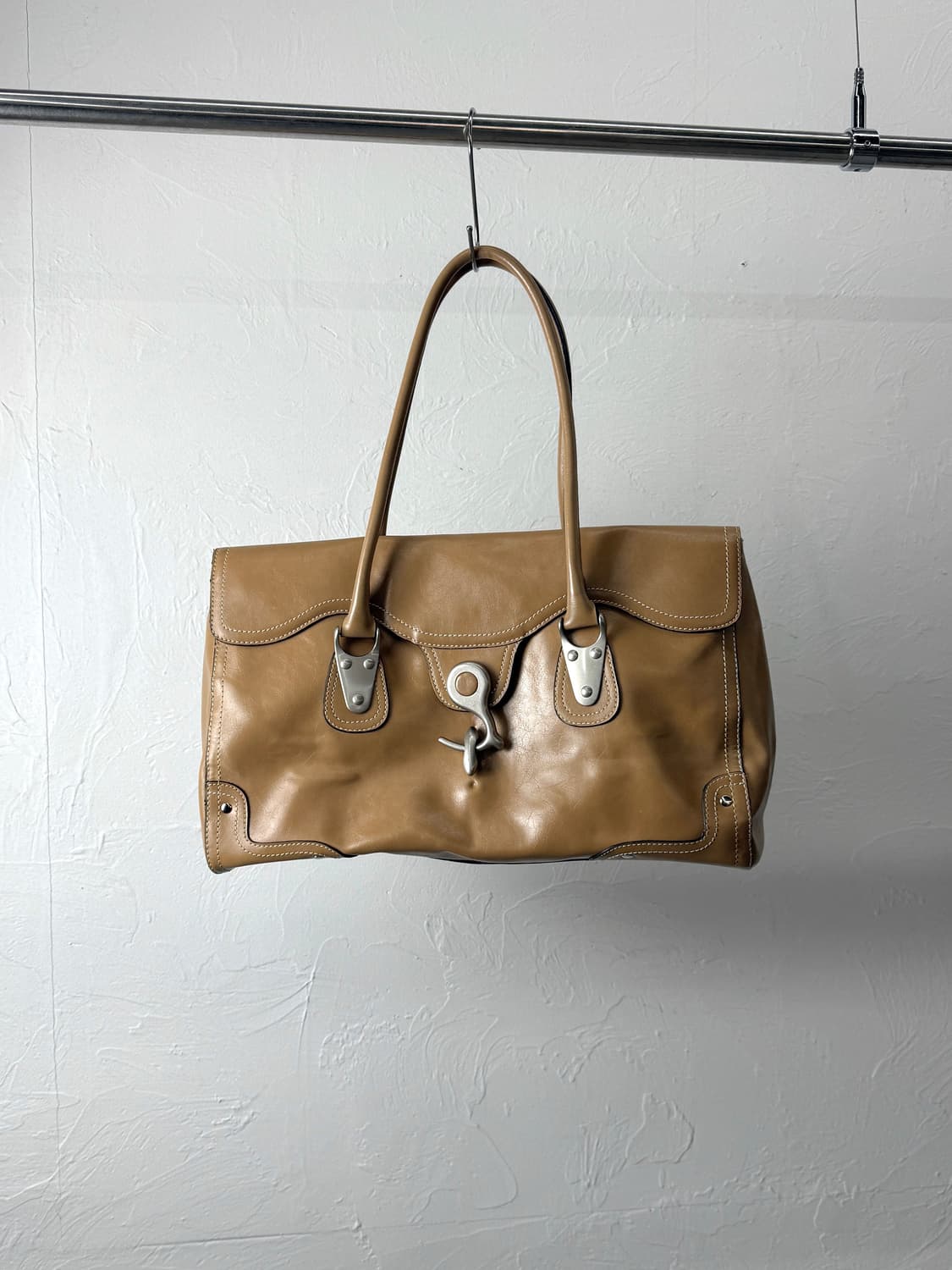 Cnkw 스위블 클로저 숄더백 상품이미지1