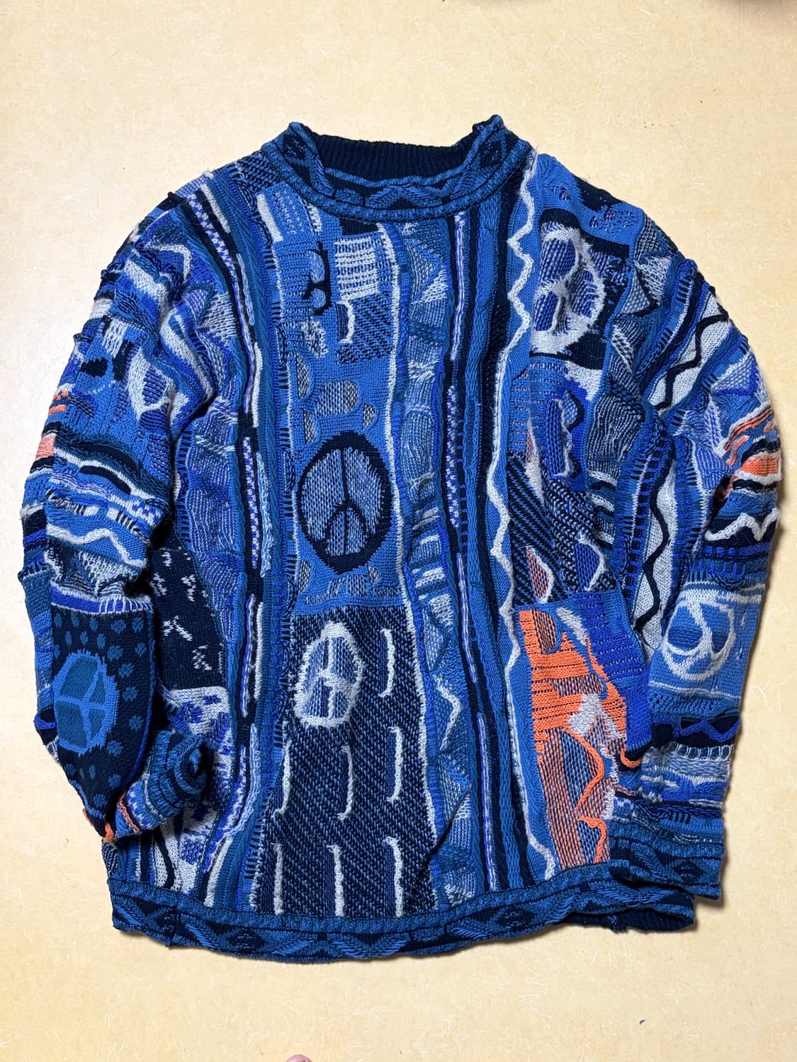 캐피탈보로맛 스웨터 상품이미지1