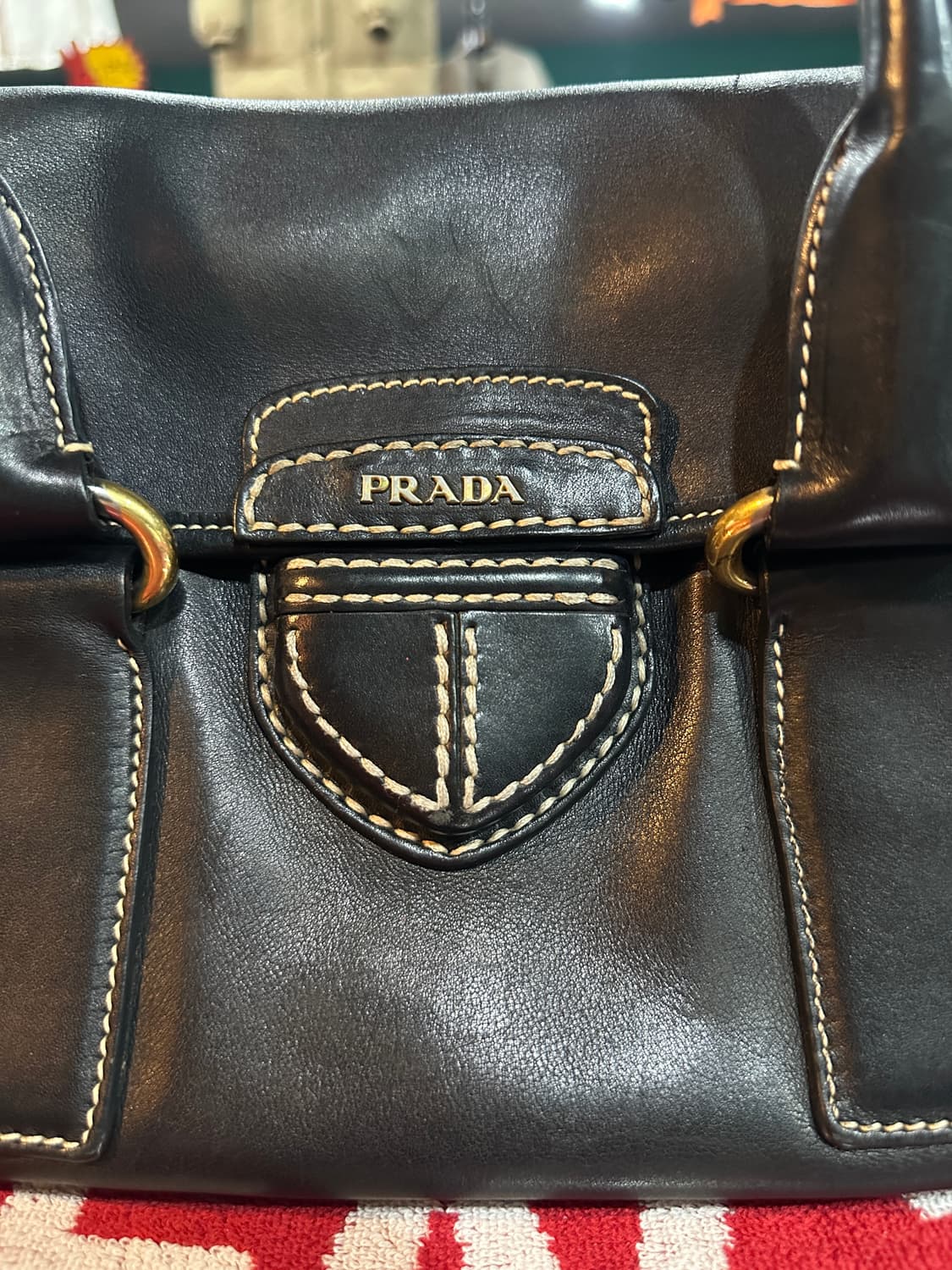 프라다 탑핸들 가죽 크로스백 상품이미지2