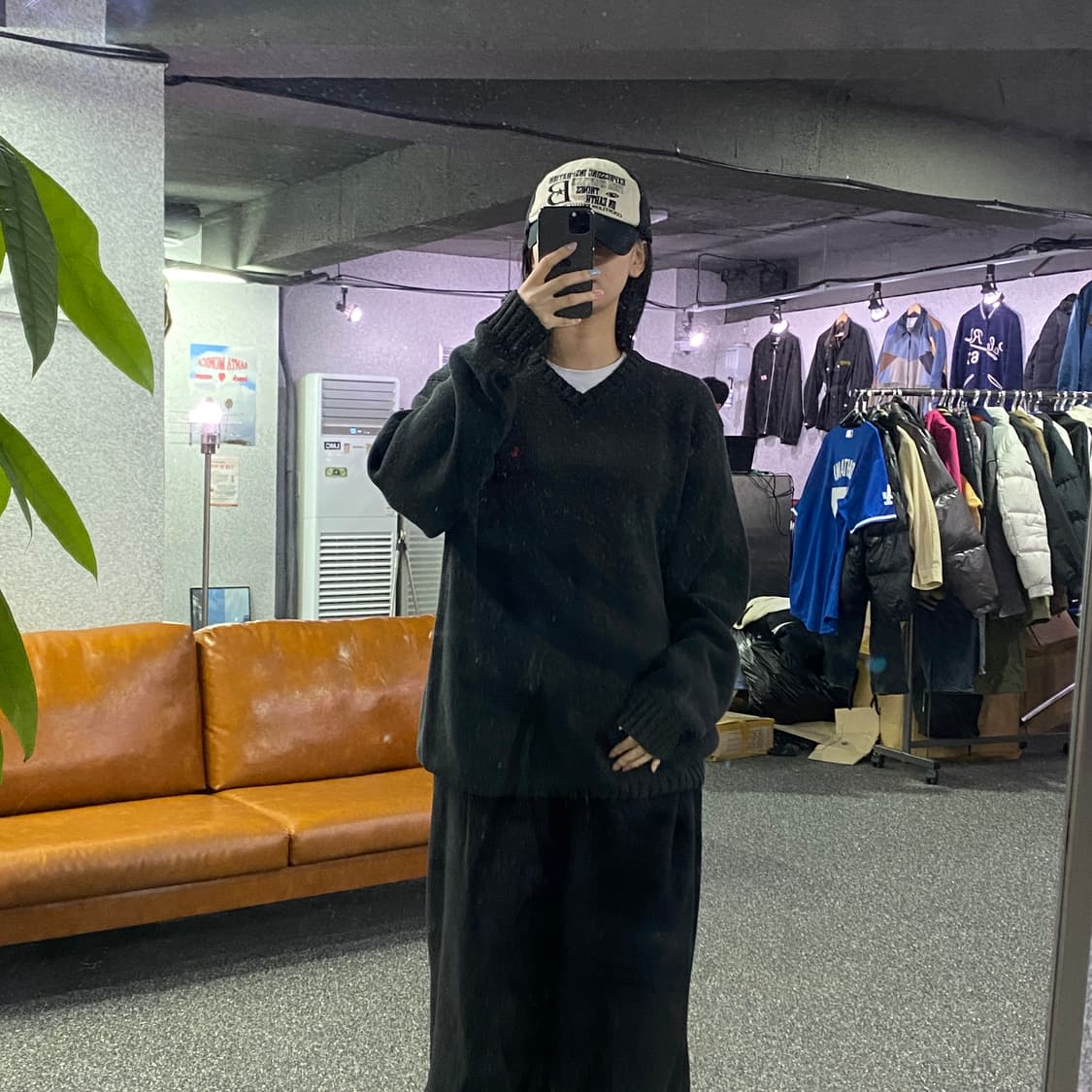 폴로 브이넥 코튼 블랙 니트 B3187 상품이미지1