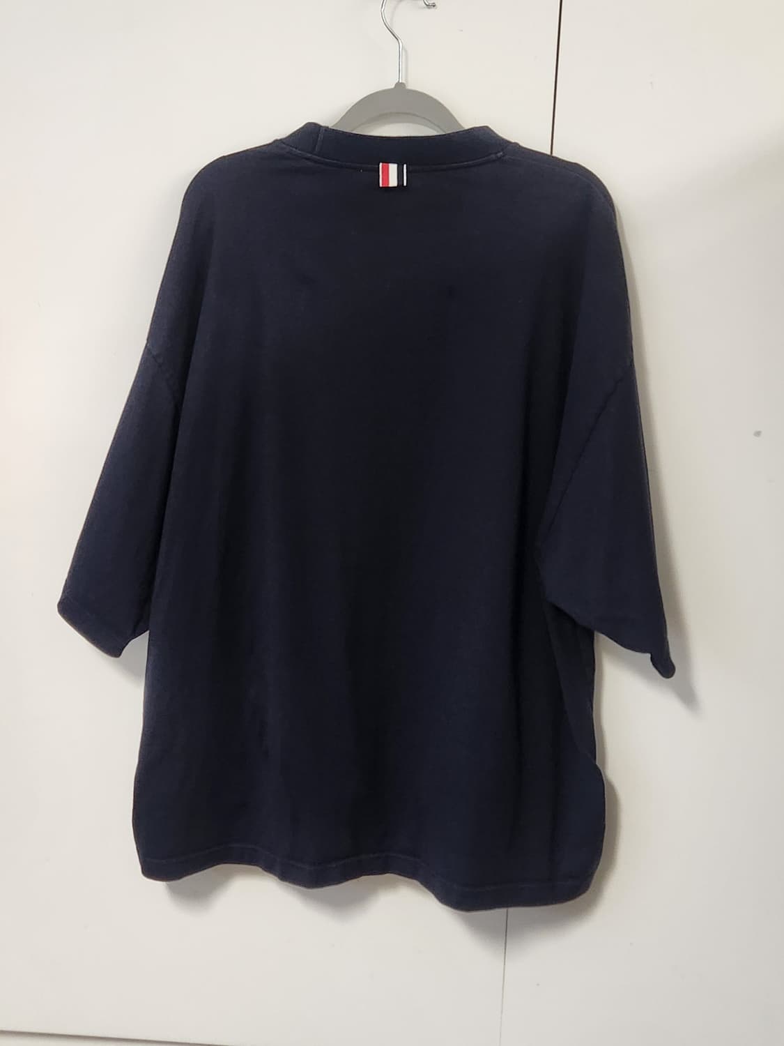 톰브라운 오버사이즈 크롭 반팔 2사이즈 상품이미지3