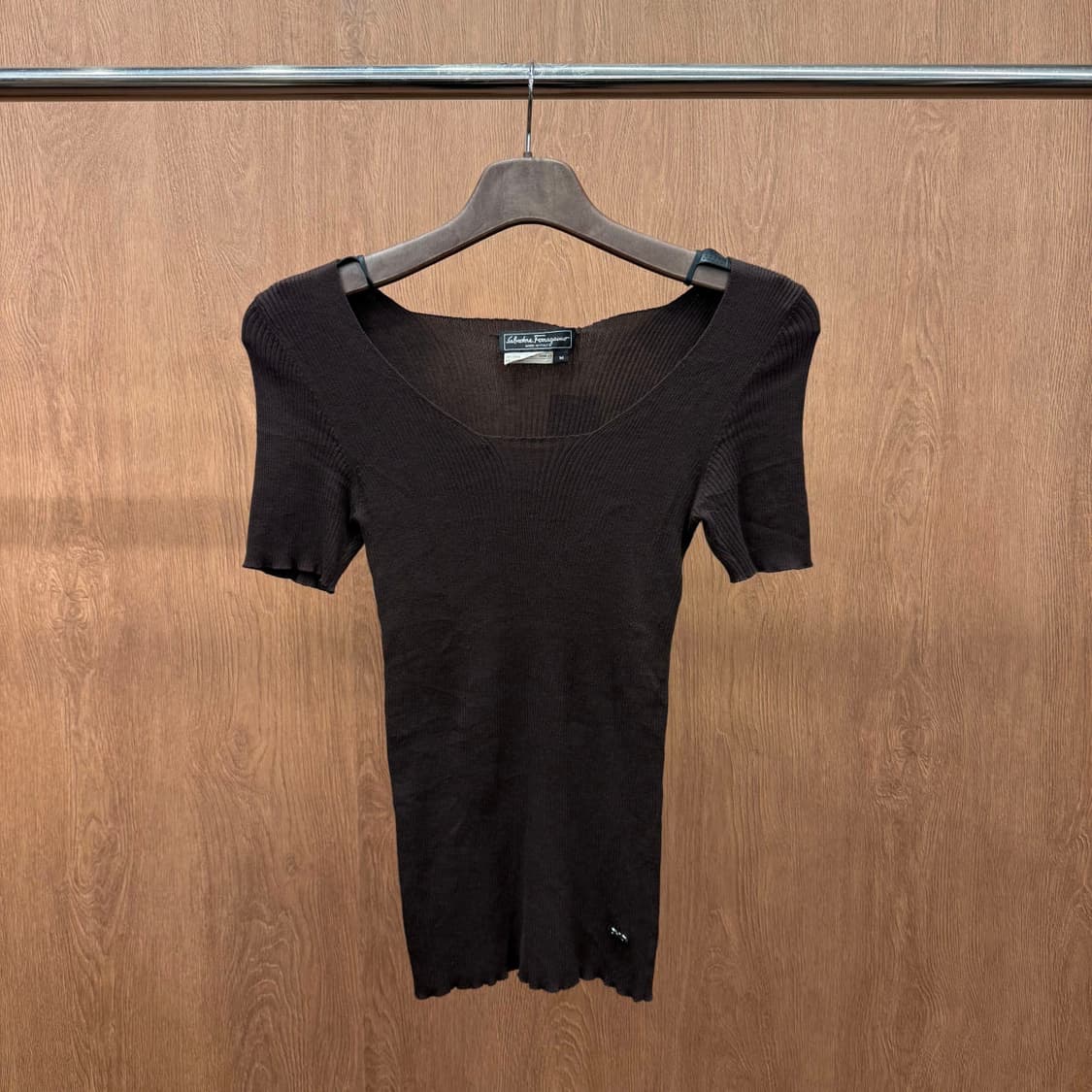 살바토레 페라가모 골지 반팔 니트 티셔츠 스퀘어넥 슬림핏 브라운 상품이미지2