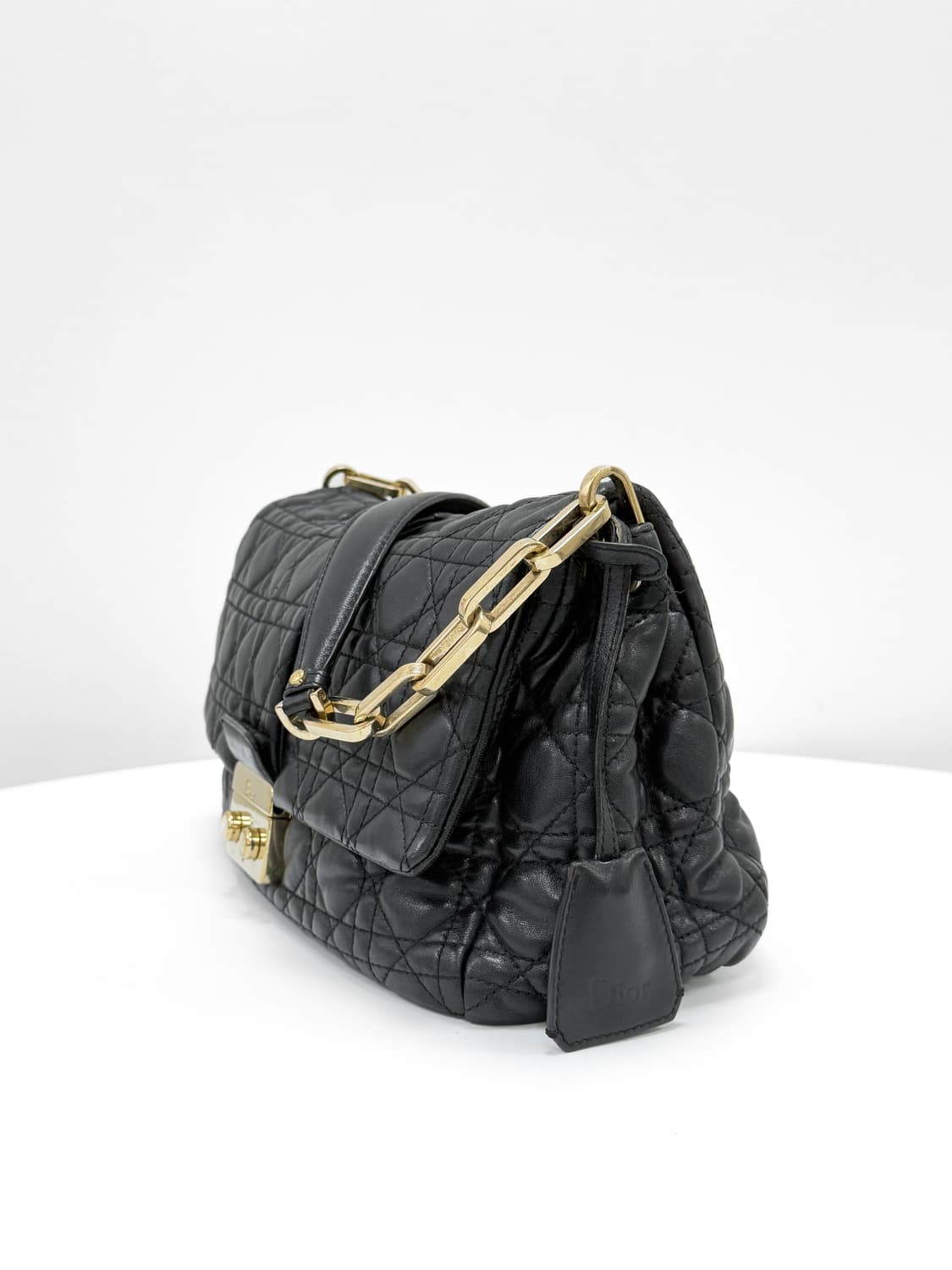 디올 까나쥬 뉴 락 레더 체인 숄더백 상품이미지5