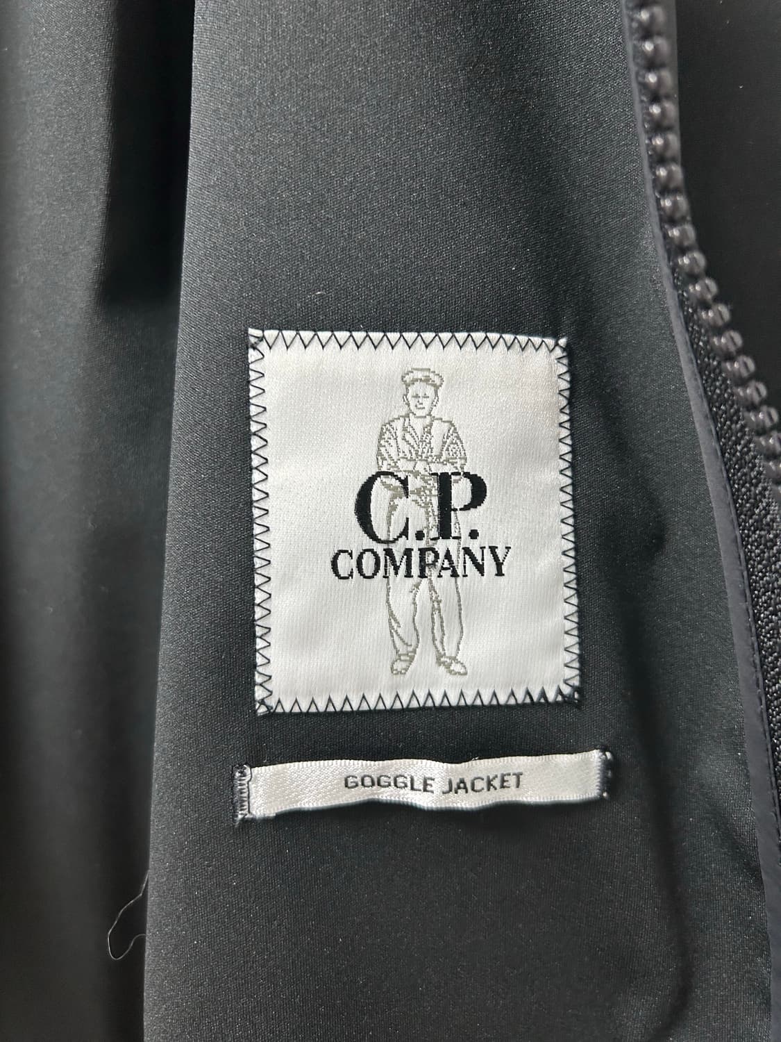 C.P. 컴퍼니 쉘-R 고글 자켓 블랙 - 25SS 상품이미지4
