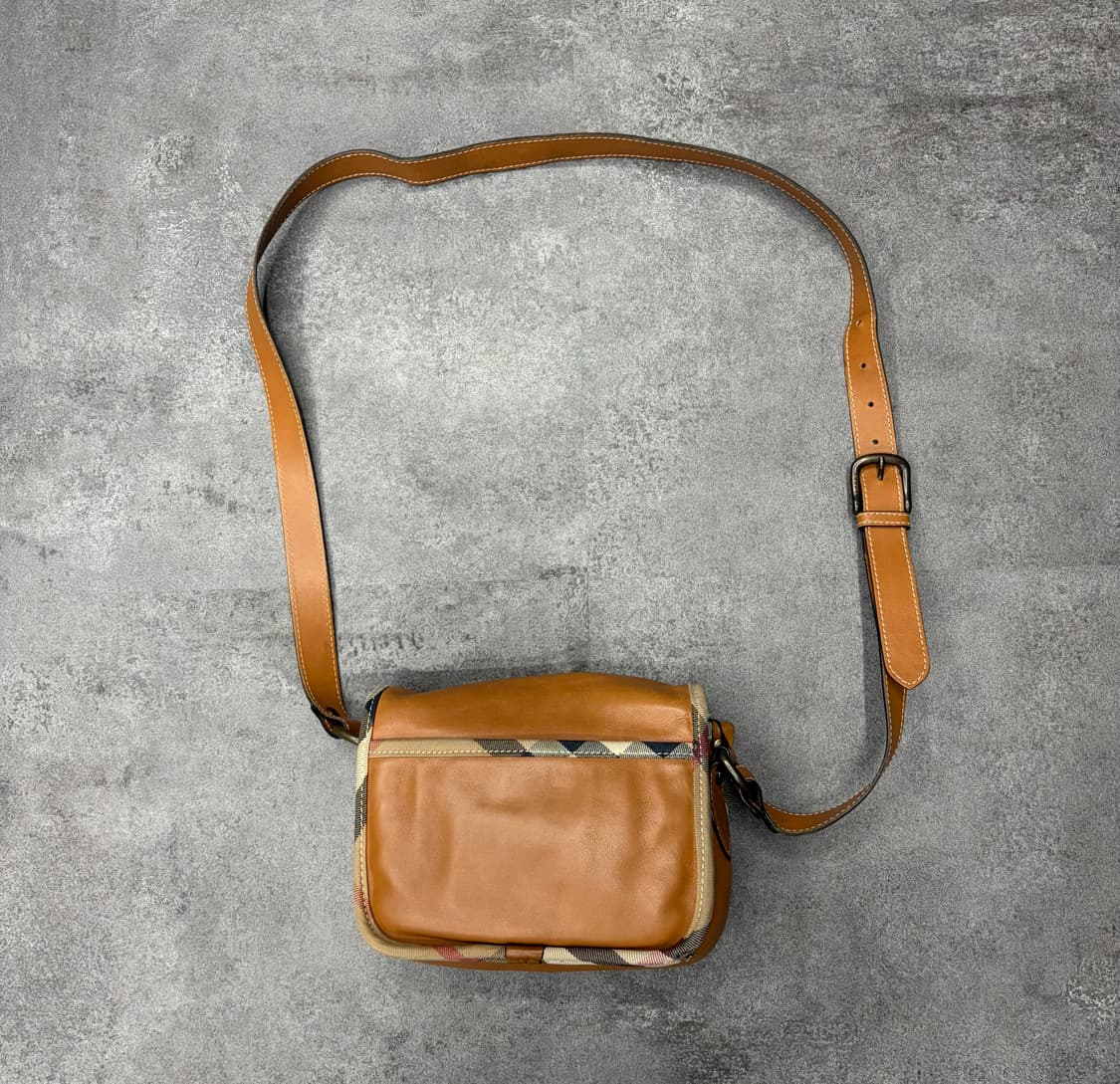 버버리 가죽 크로스백 브라운 상품이미지4