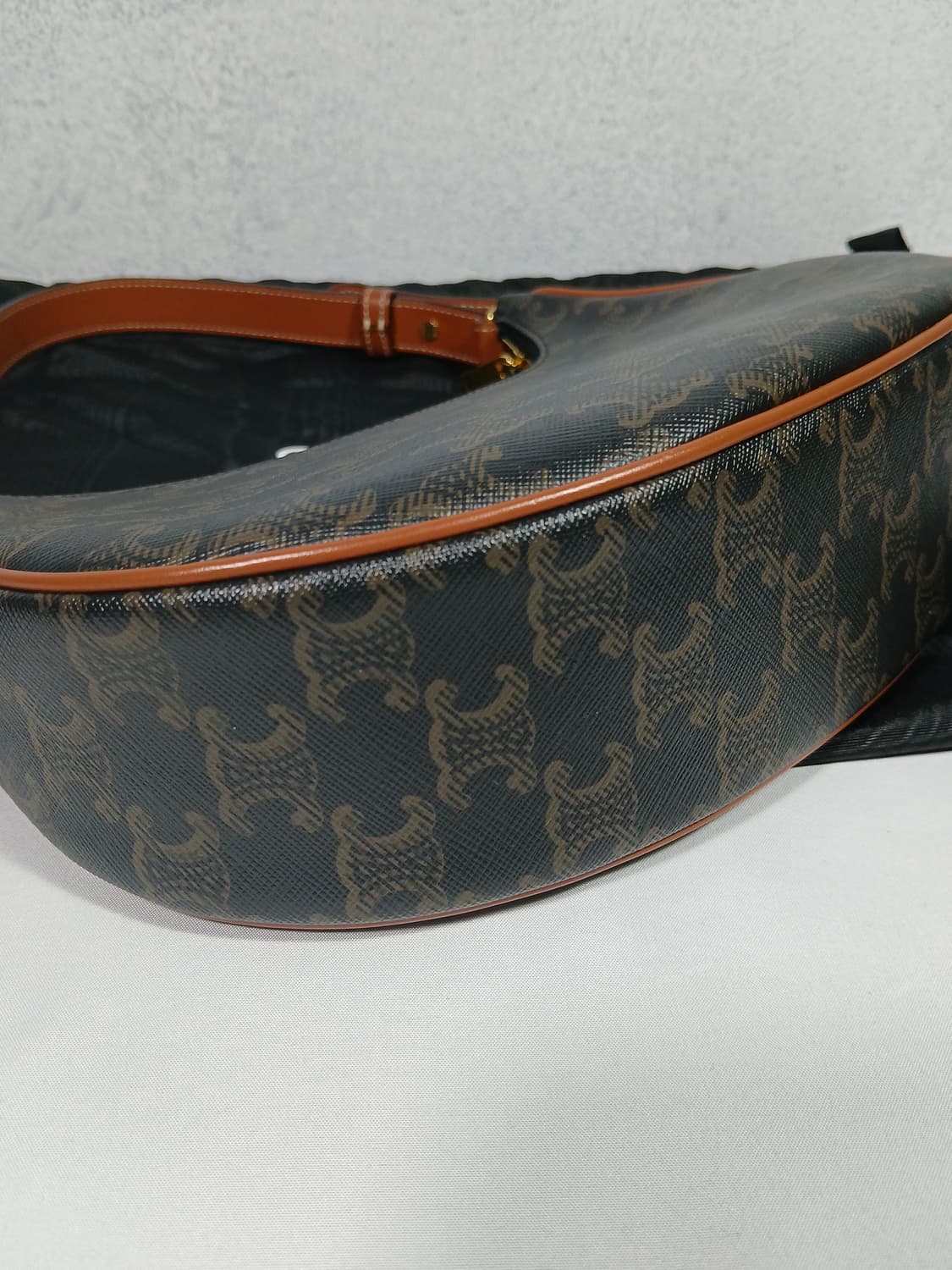 셀린느 아바 호보백 193952BZJ 상품이미지8