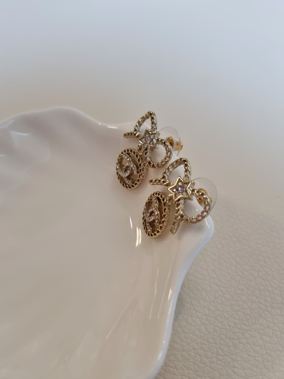 샤넬 체인리본 별큐빅 CC 드롭귀걸이  업사이클링 상품이미지4