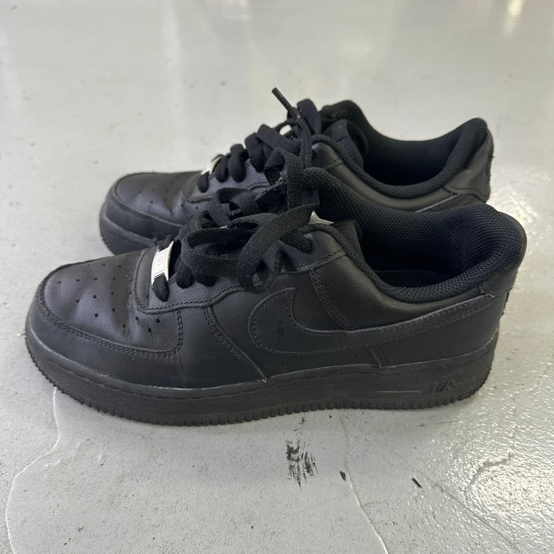 245 나이키 에어포스 로우 트리플 블랙 0420D 상품이미지2