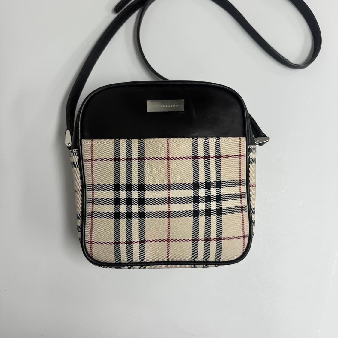 버버리 체크 메탈 로고 카메라백 크로스백 상품이미지5