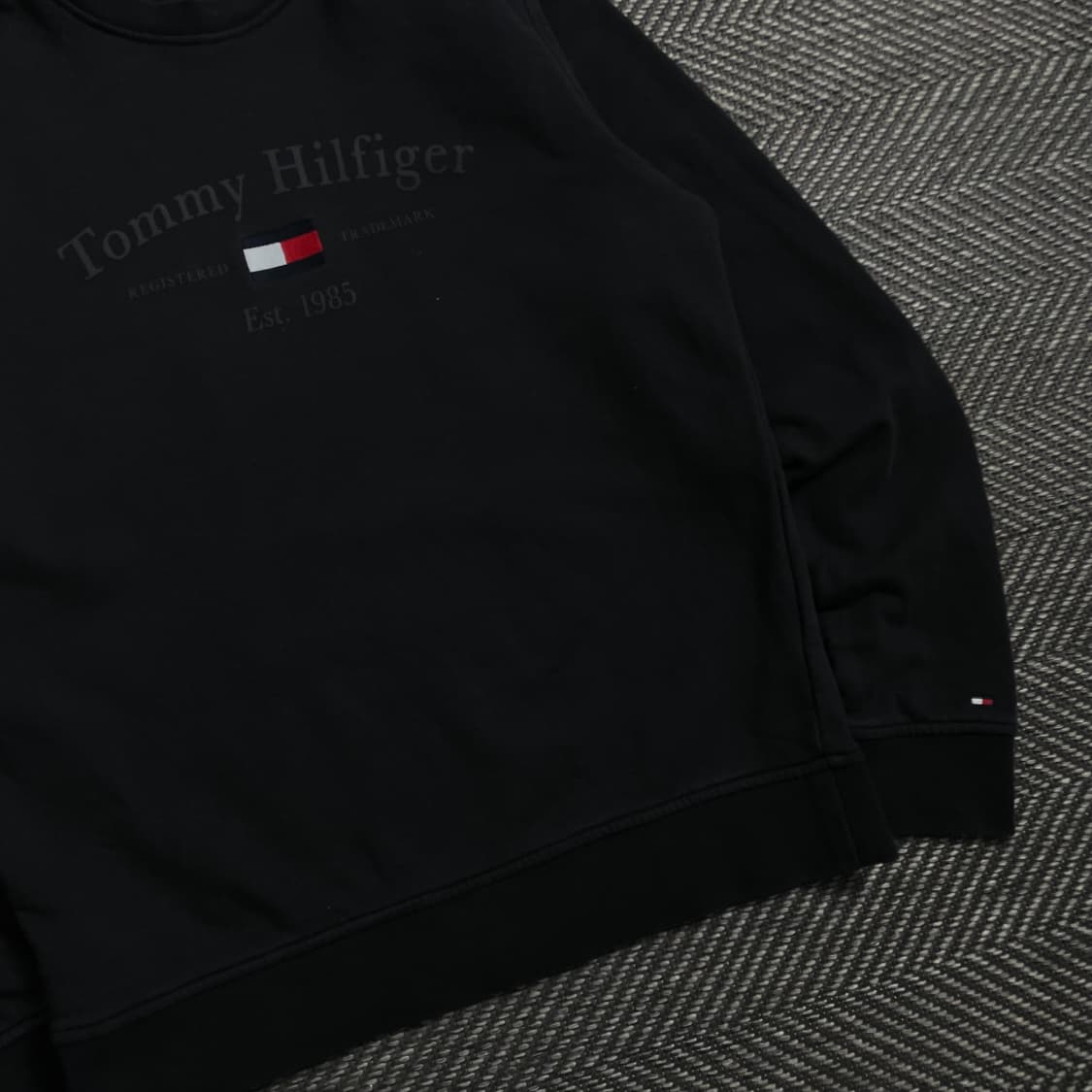 타미힐피거 센터 자수로고 맨투맨 블랙 y 4275 상품이미지4
