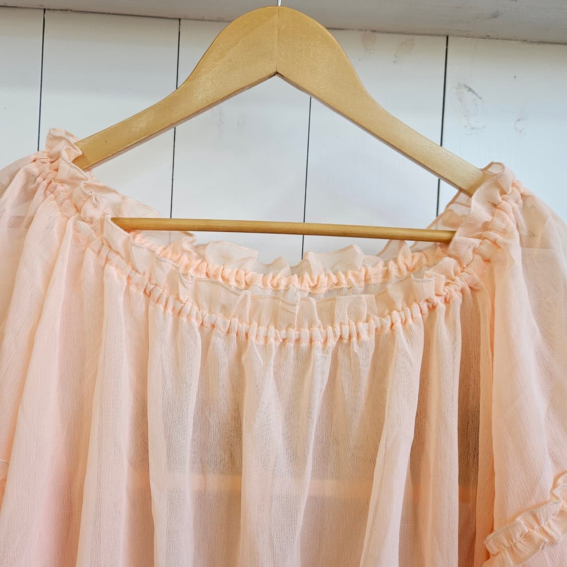 피치핑크 프릴 레이스 오프숄더 쉬폰 블라우스 상품이미지2