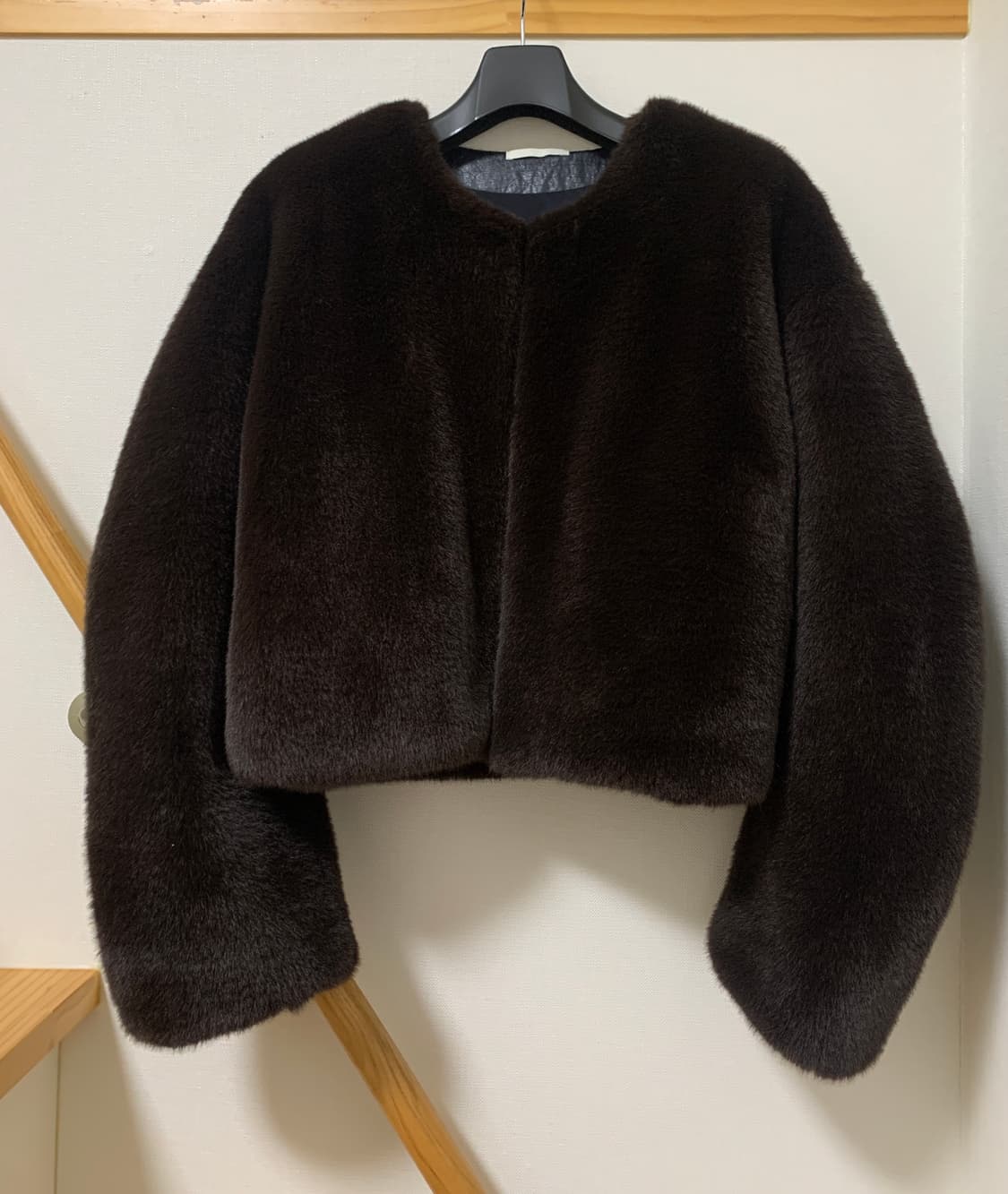 AMOMENTO 아모멘토 ROUND SHAPE 퍼 자켓 상품이미지3