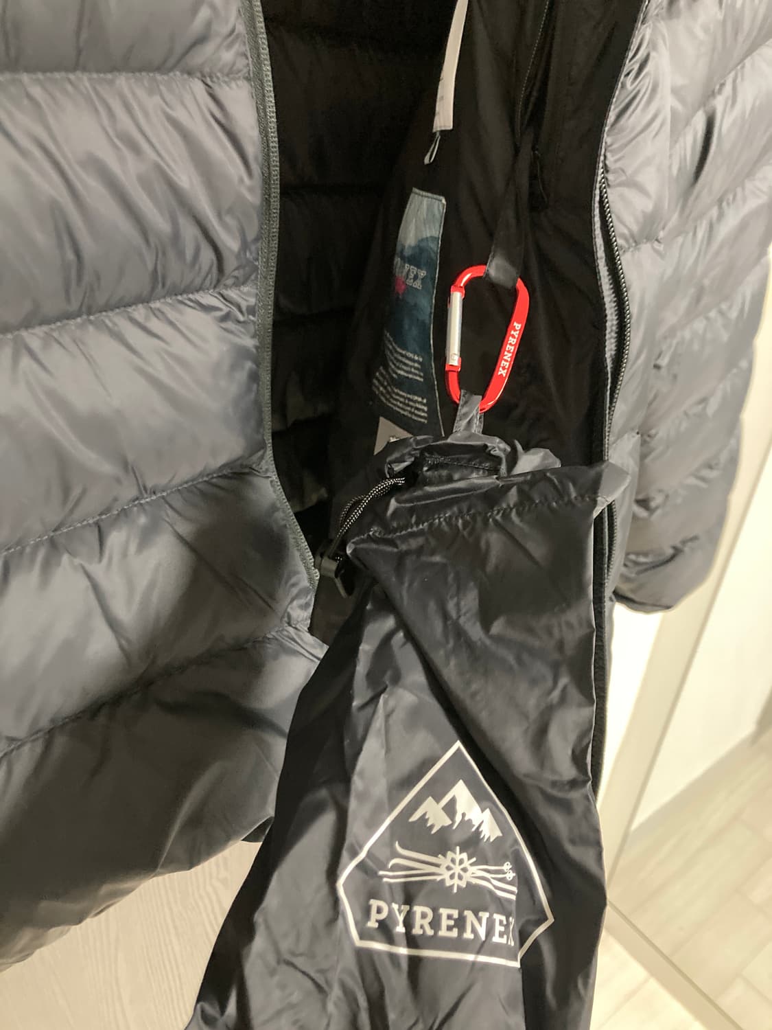 (1회착) 피레넥스 에어얼 후드 경량패딩 블랙(택 보유) 상품이미지4