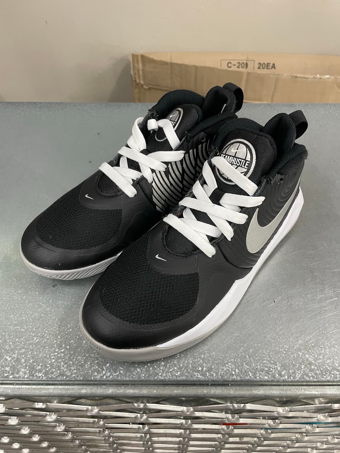 나이키 팀 허슬 D9 블랙 화이트 240 상품이미지2