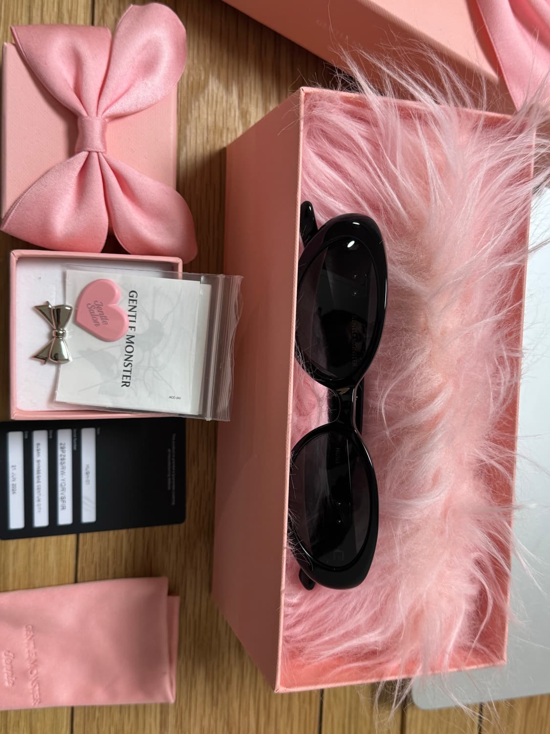 젠틀몬스터 제니 허쉬01 블랙 풀박 상품이미지1