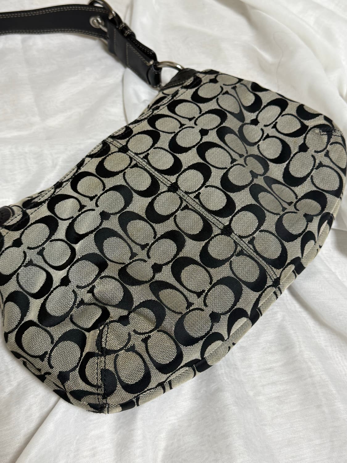 코치 버클 숄더백 블랙 상품이미지8