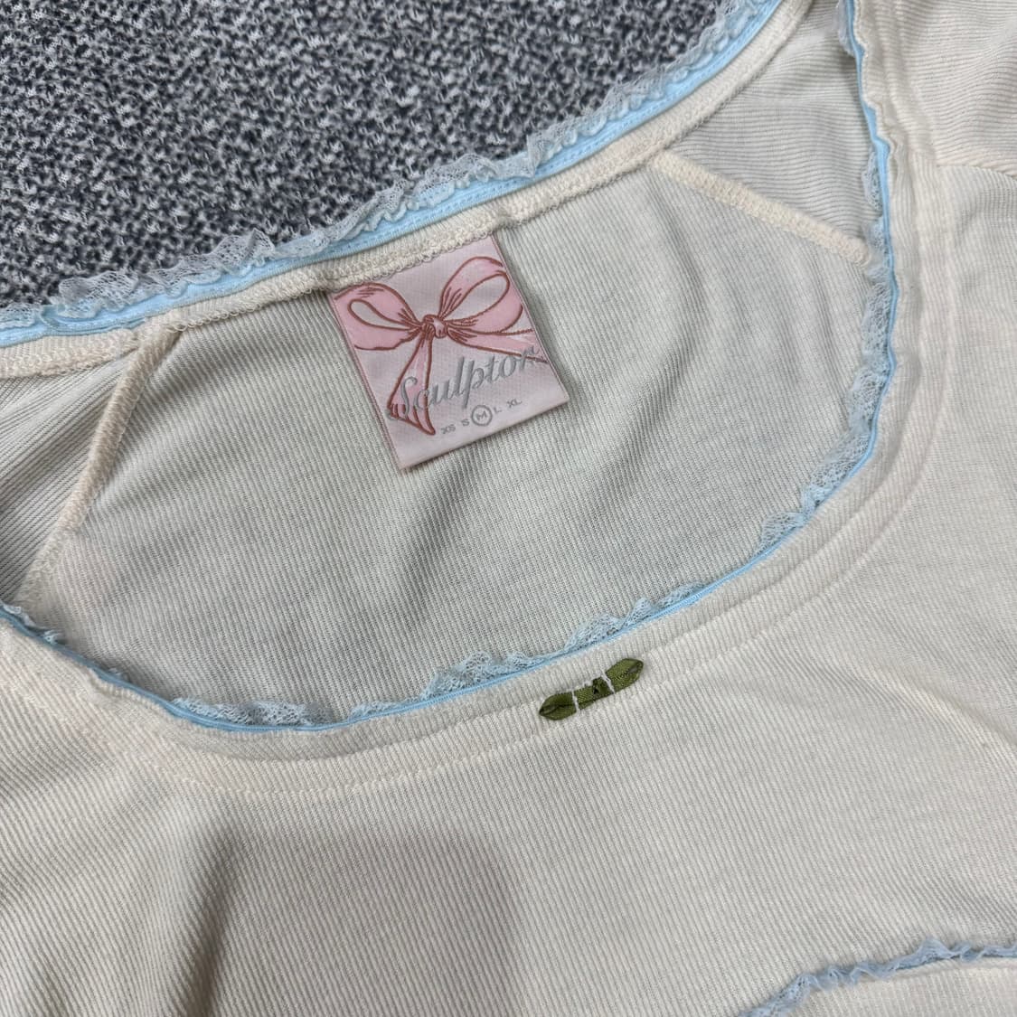 스컬프터  Bow Tie L/S Tee Ivory 상품이미지3