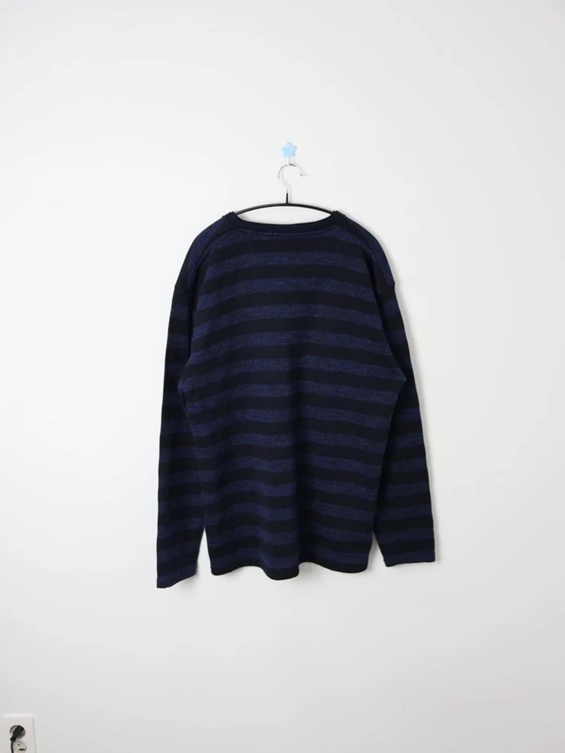 JPN Crescentmax Stripe V-Neck Knit 상품이미지2