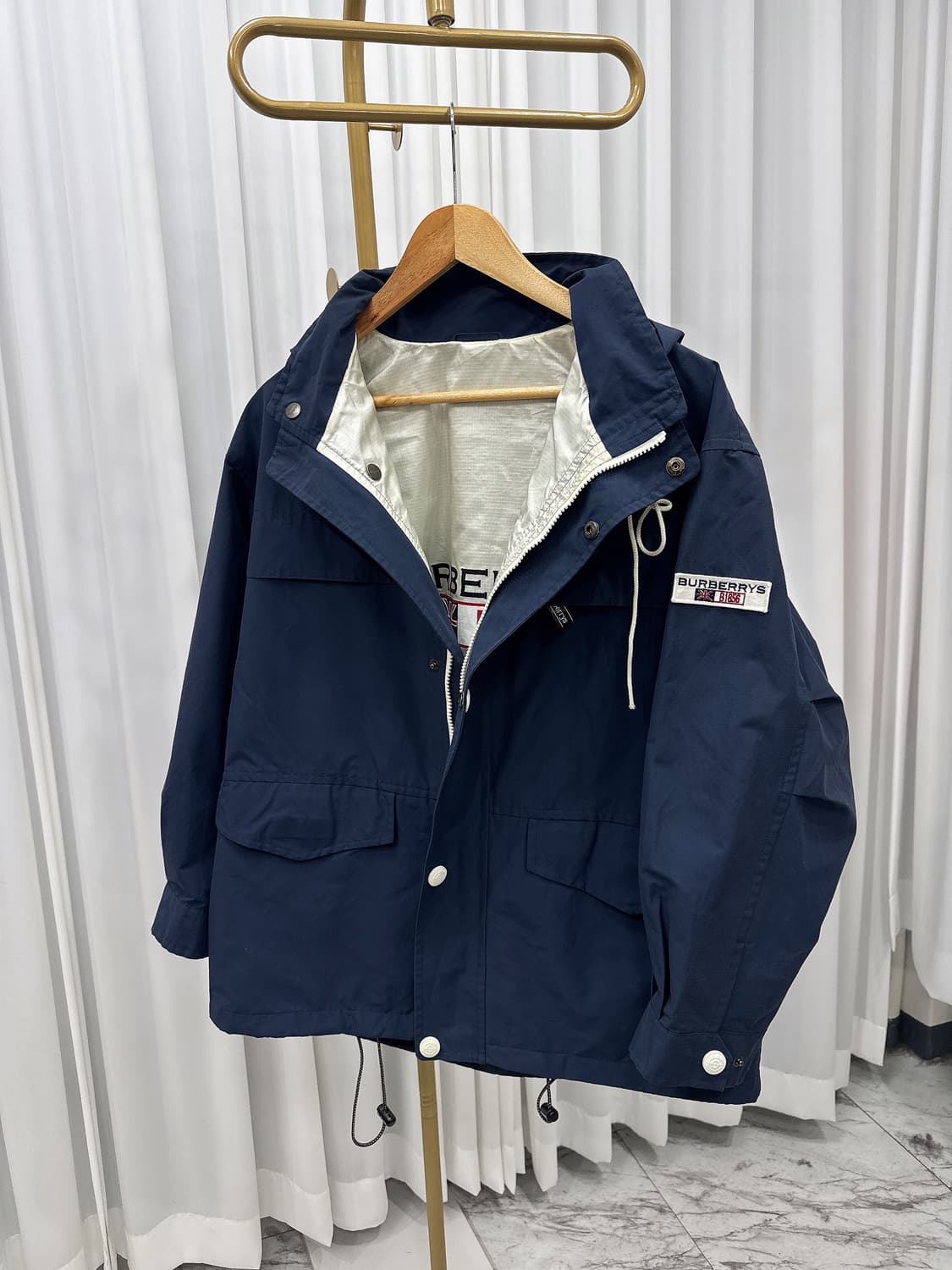 버버리 빅로고 윈드 자켓 상품이미지2