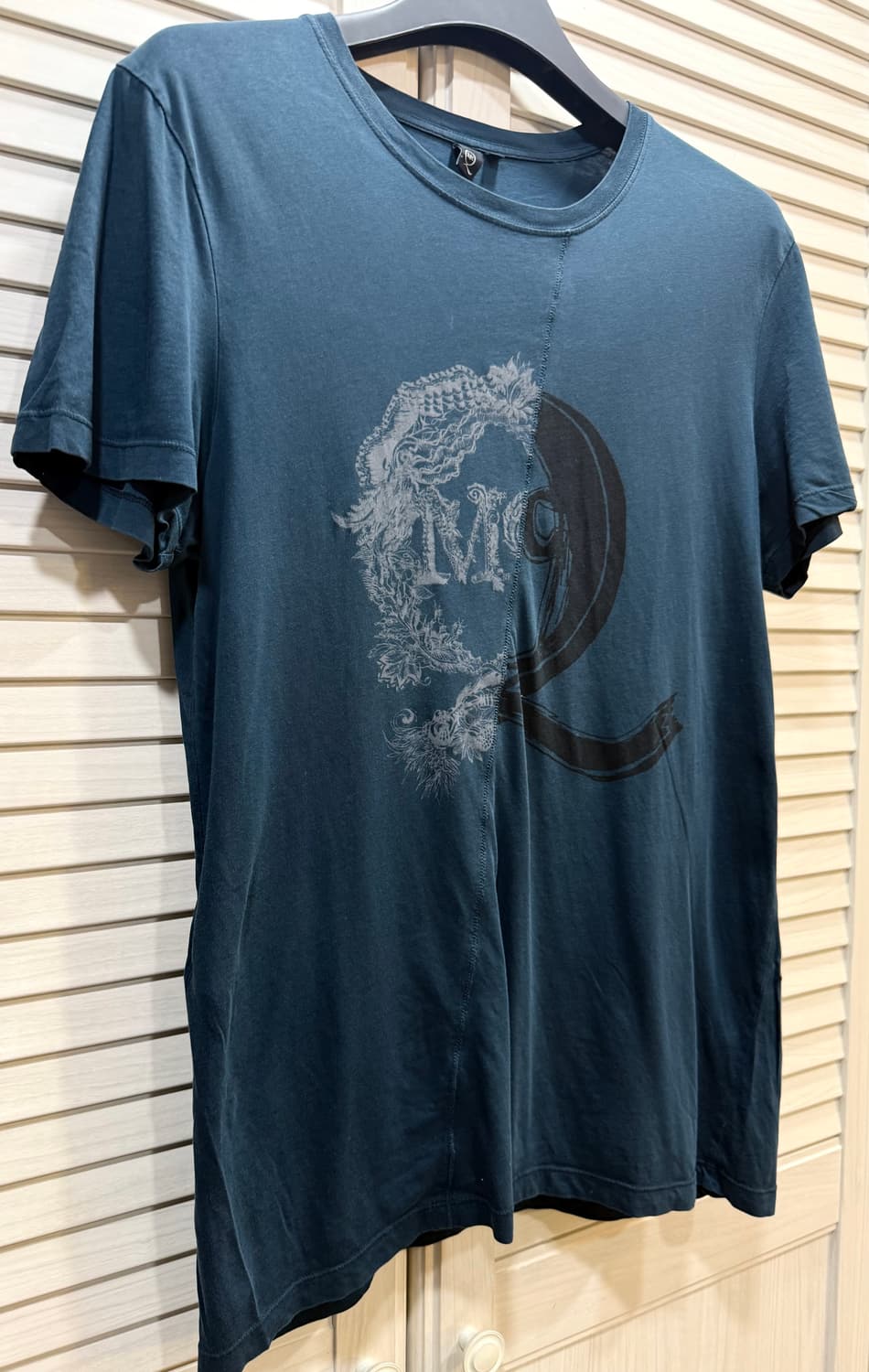 알렉산더 맥퀸 맥큐 사선절개 로고 티셔츠 네이비 상품이미지2