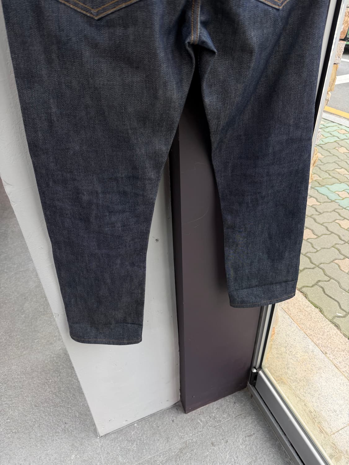 32/ 버버리 브릿 레더 백패치 스탠다드 데님팬츠 상품이미지8