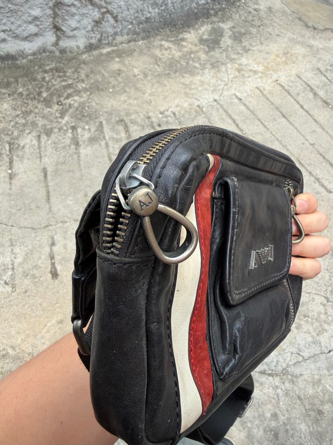 Armani Jeans 레더 트리컬러 포켓 크로스백 상품이미지4