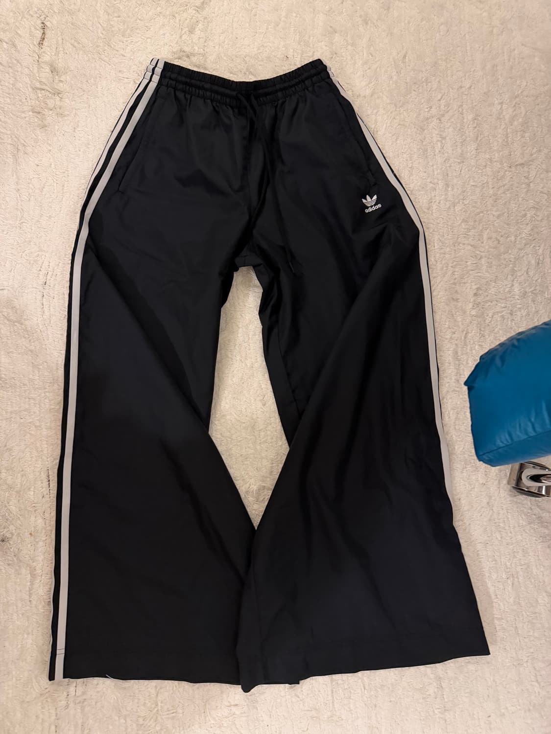 아디다스 아딜레니움 시즌 3 오버사이즈 트랙 팬츠 상품이미지3
