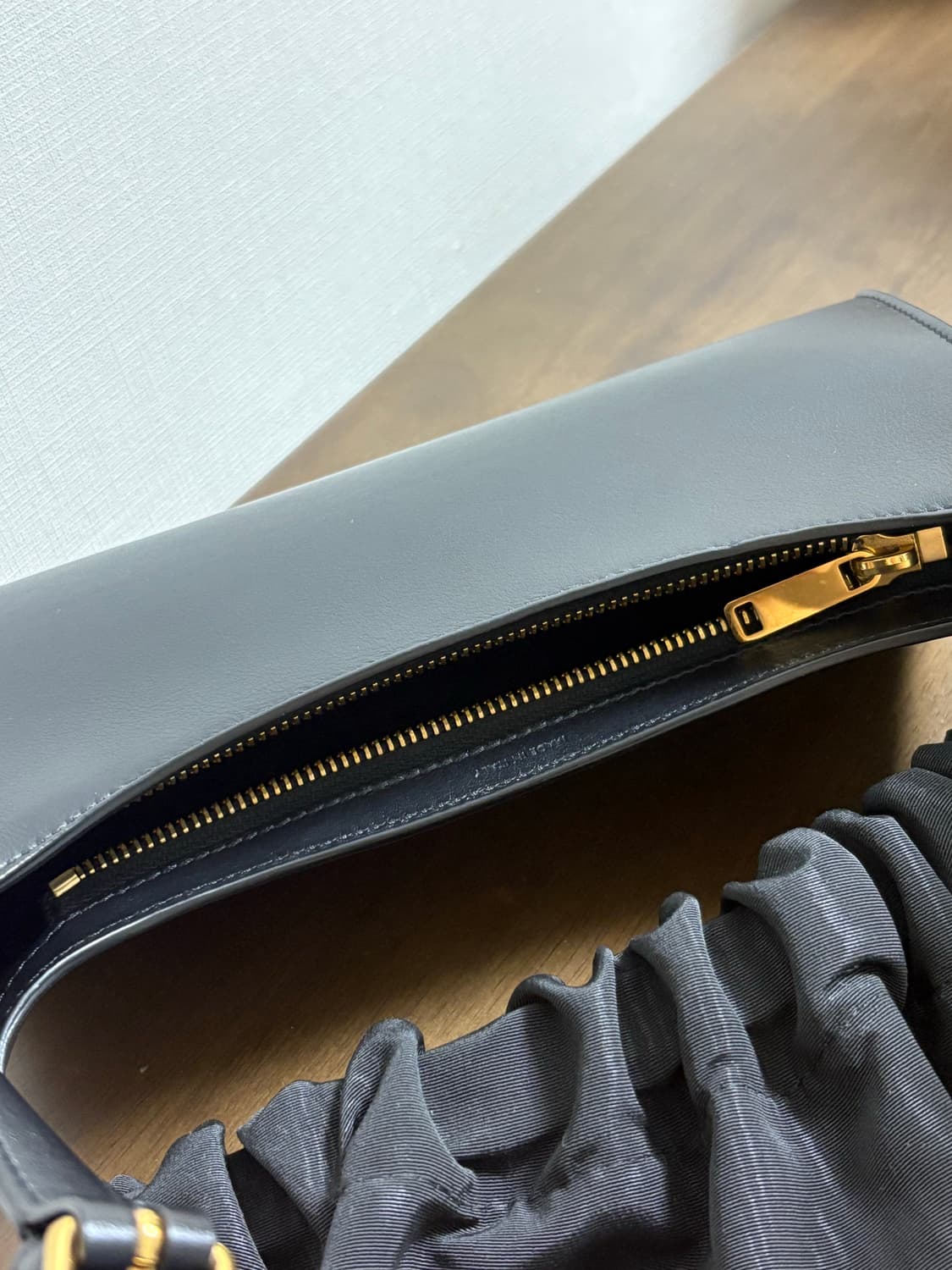 셀린느 퀴르 트리오페 숄더백 블랙(상태 최상) 상품이미지4