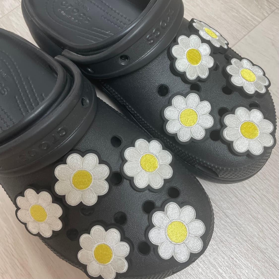 크록스 Crocs 클래식 플랫폼 클로그 250 블랙 + 데이지 지비츠 상품이미지5