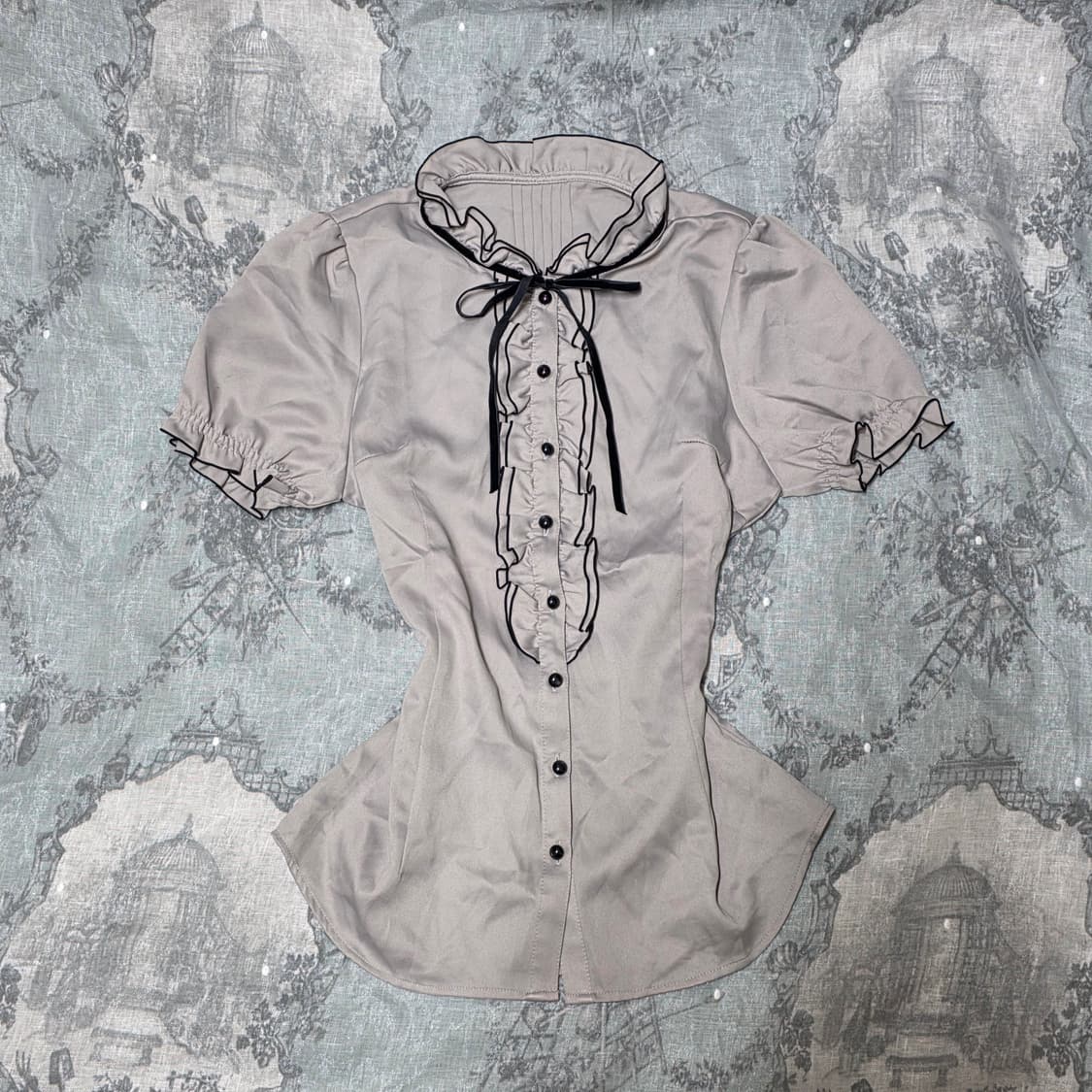 긱시크 프릴 반팔 리본 고딕 공겜여주 블라우스
갸루일브히메갸루 상품이미지1