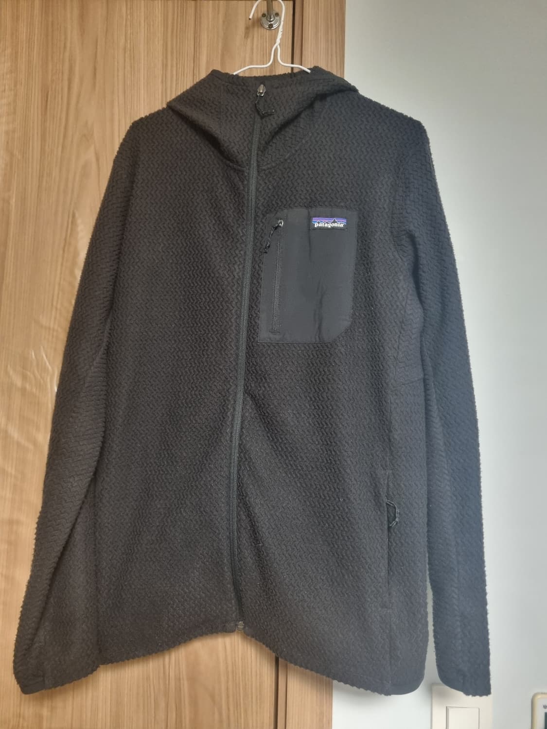 파타고니아 R1 에어 풀집 후디 블랙 상품이미지1