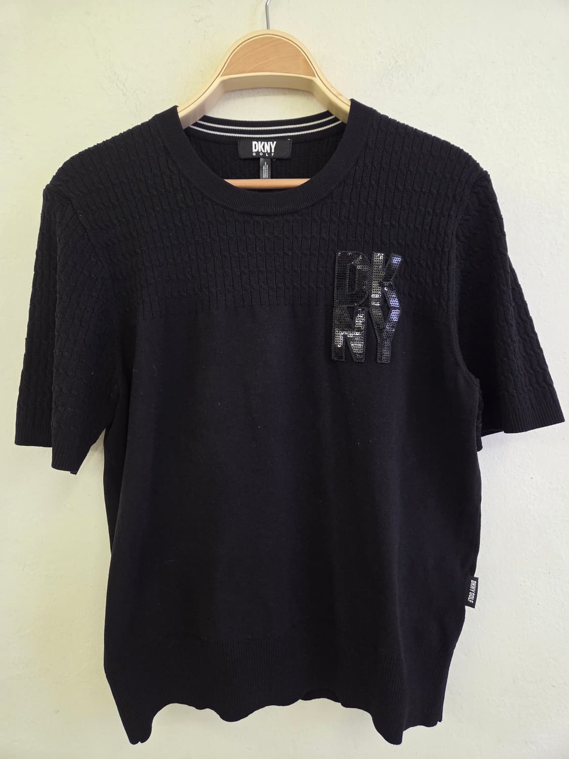 DKNY 블랙 골프 반팔 니트 상품이미지1