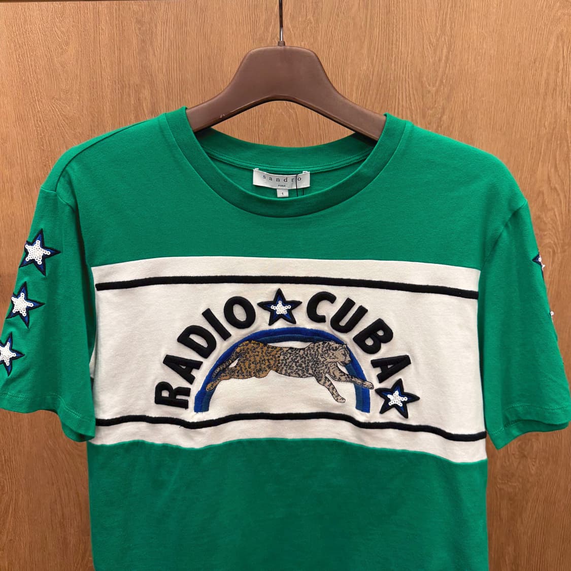 산드로 코튼 반팔 티셔츠 레터링 애니멀 스타 자수 라운드넥 디테일 그린 상품이미지4