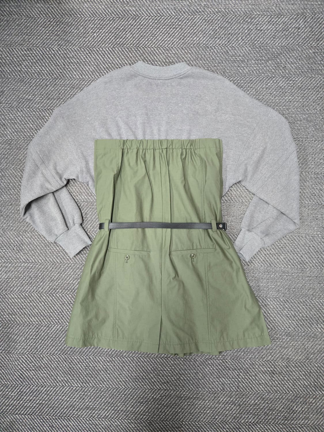 한섬 시스템 22ss SYSTEM  벨트 원피스 카키/회색 상품이미지2